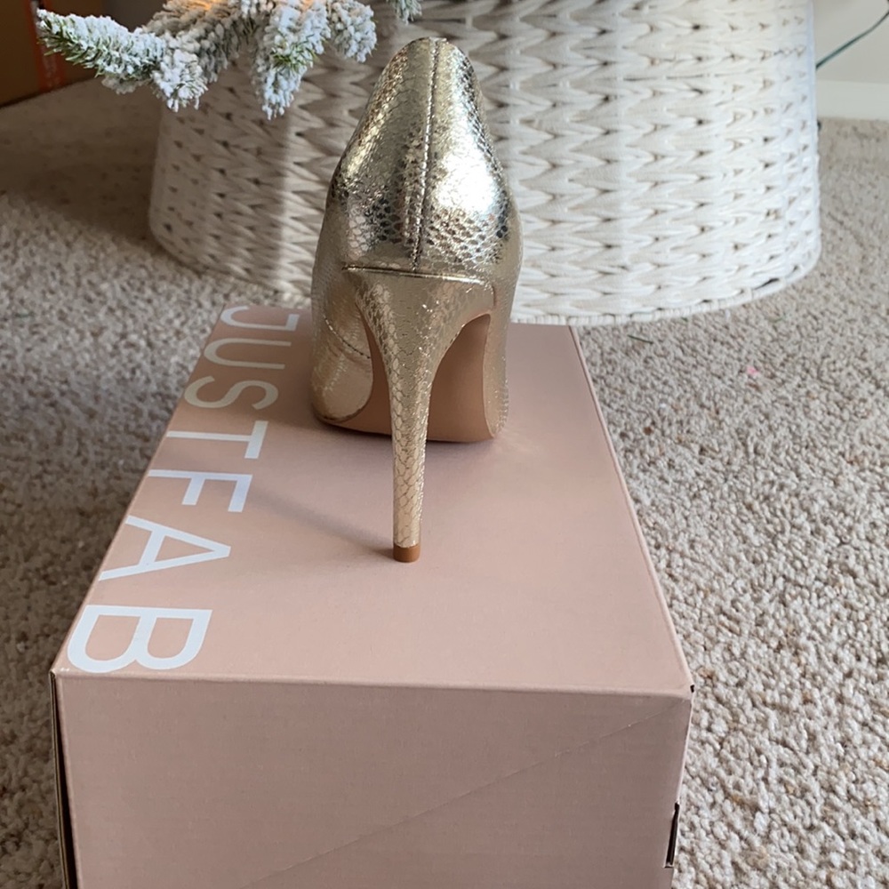Pumps - Picture 2 of 3